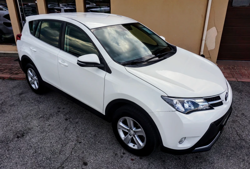 Toyota Rav4 2.0 D-4D ACTIVE, снимка 2 - Автомобили и джипове - 34365595