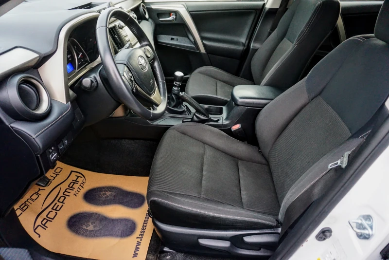 Toyota Rav4 2.0 D-4D ACTIVE, снимка 8 - Автомобили и джипове - 34365595