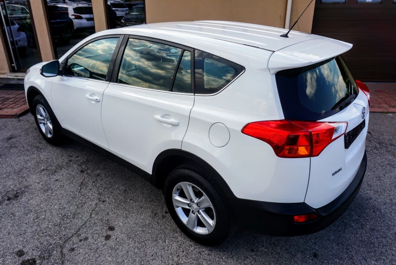 Toyota Rav4 2.0 D-4D ACTIVE, снимка 4 - Автомобили и джипове - 34365595