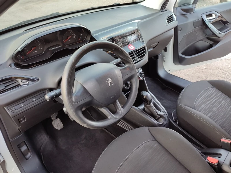 Peugeot 208 1.4 HDI, снимка 12 - Автомобили и джипове - 39618207