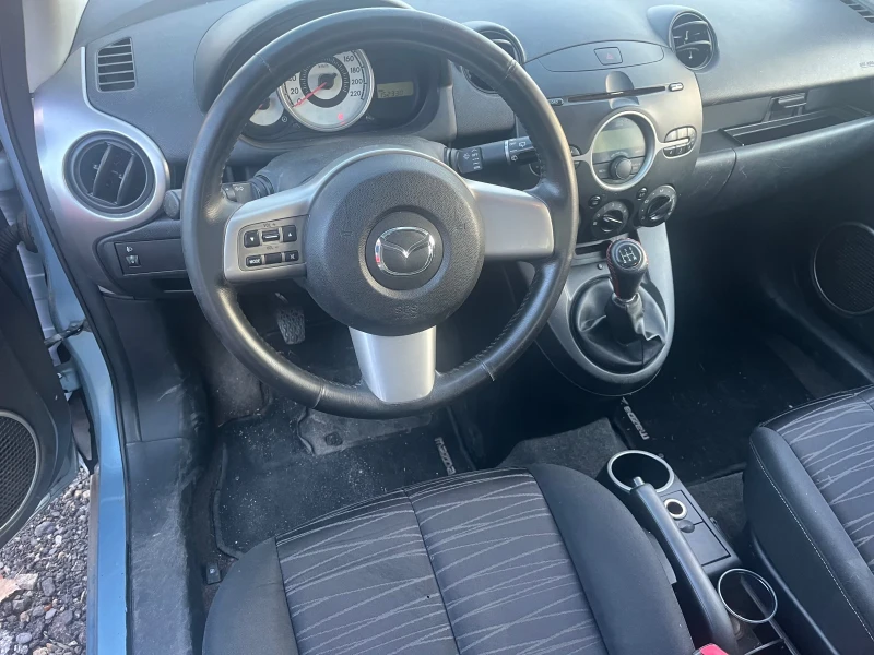 Mazda 2, снимка 8 - Автомобили и джипове - 48580923