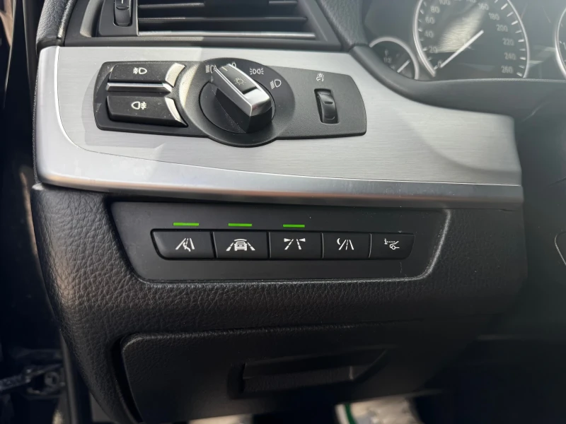 BMW 530 d xDrive LED PANO Keyless HUD Soft-close Обдухване, снимка 12 - Автомобили и джипове - 50884492