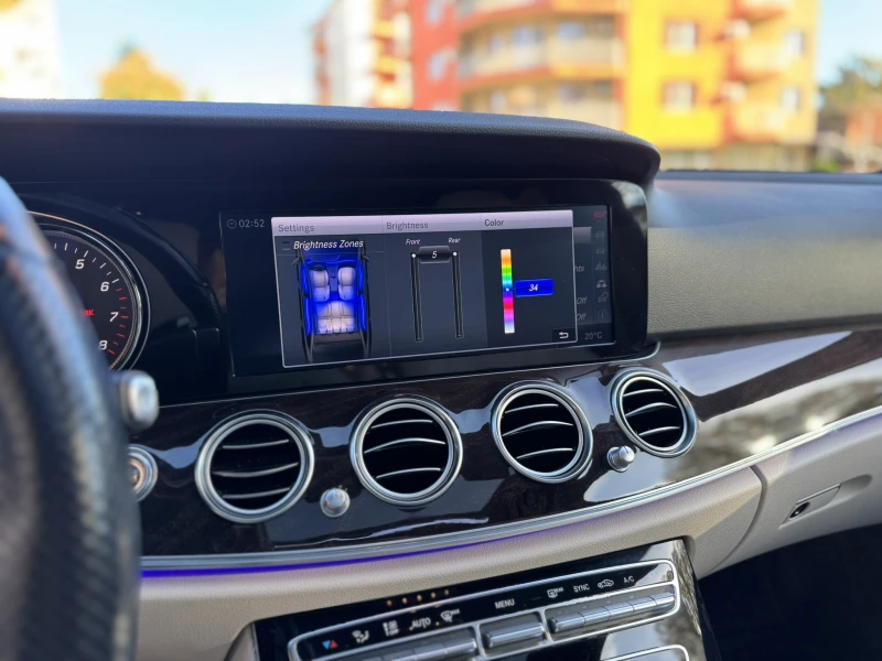 Mercedes-Benz E 300 AMG Sport line, снимка 16 - Автомобили и джипове - 52395139