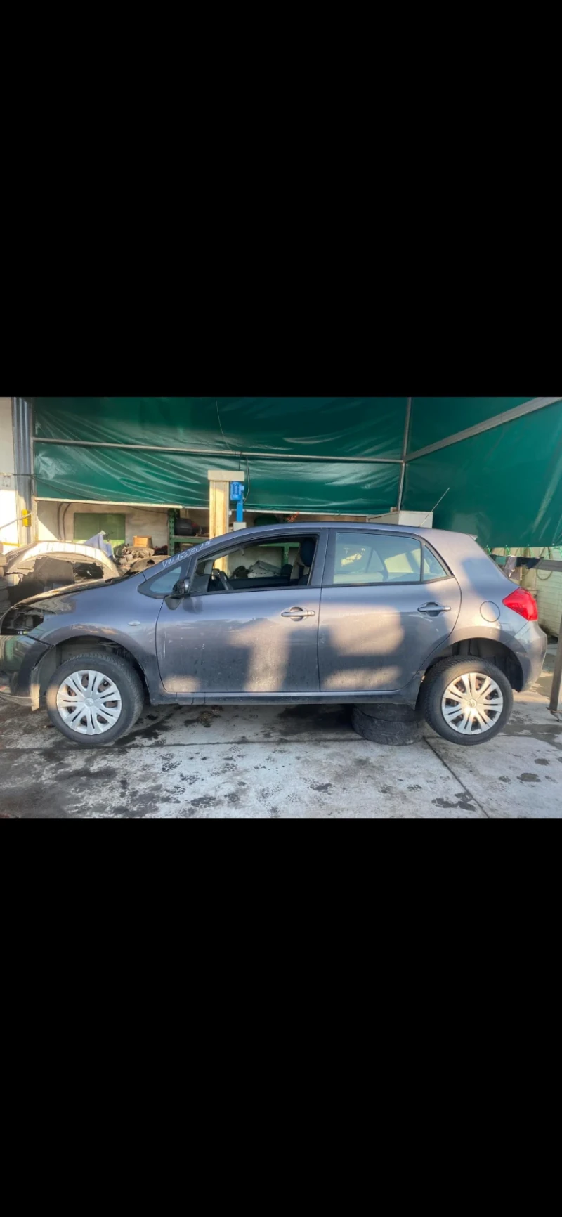 Toyota Auris 1.3i 16V, снимка 3 - Автомобили и джипове - 52953208