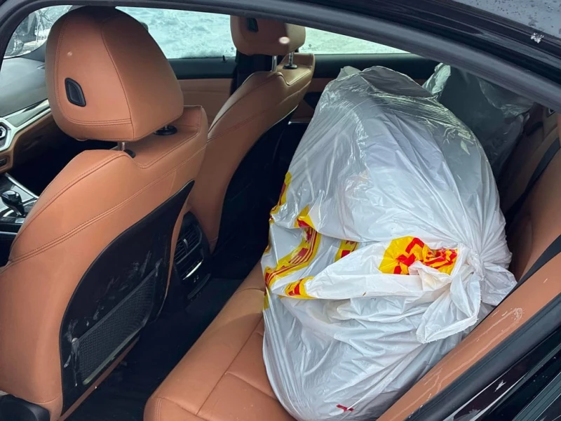 BMW 330 * 330i xDrive * 360 КАМЕРИ* ШИБИДАХ* ПОДГРЕВИ* , снимка 12 - Автомобили и джипове - 53398302