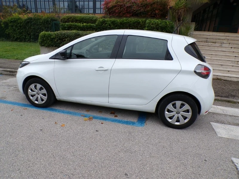 Renault Zoe 52kwh само на 17000 км, снимка 3 - Автомобили и джипове - 52841076
