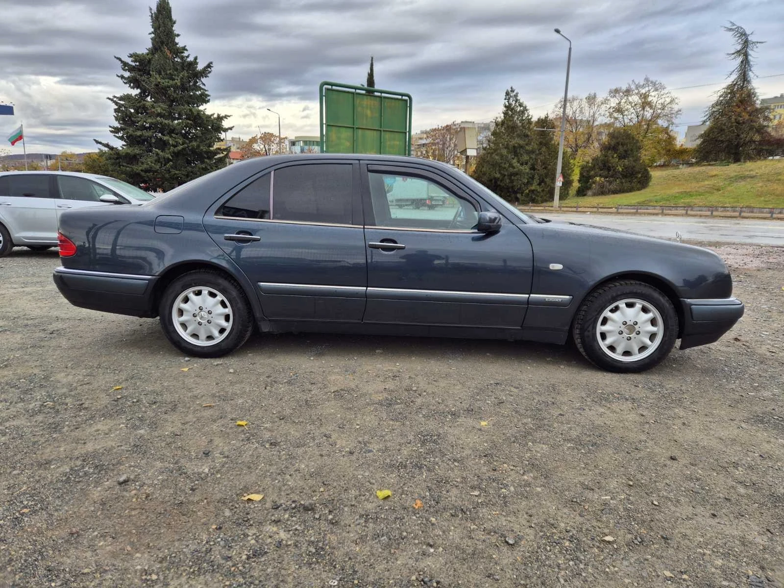 Mercedes-Benz E 290 TD Автомат - изображение 6