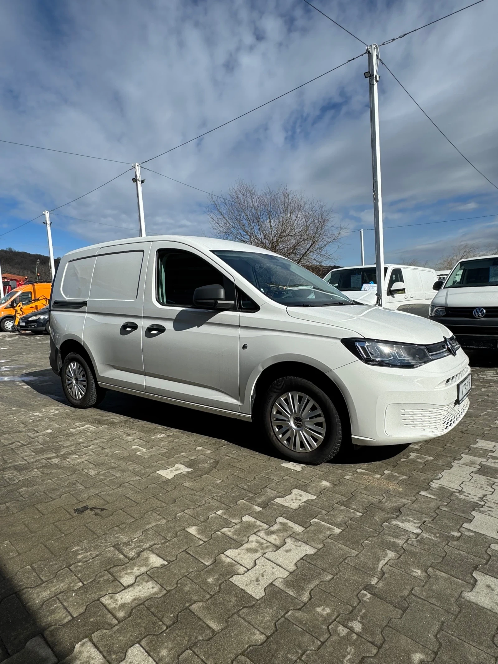 VW Caddy 2.0TDI, снимка 5 - Автомобили и джипове - 48498845