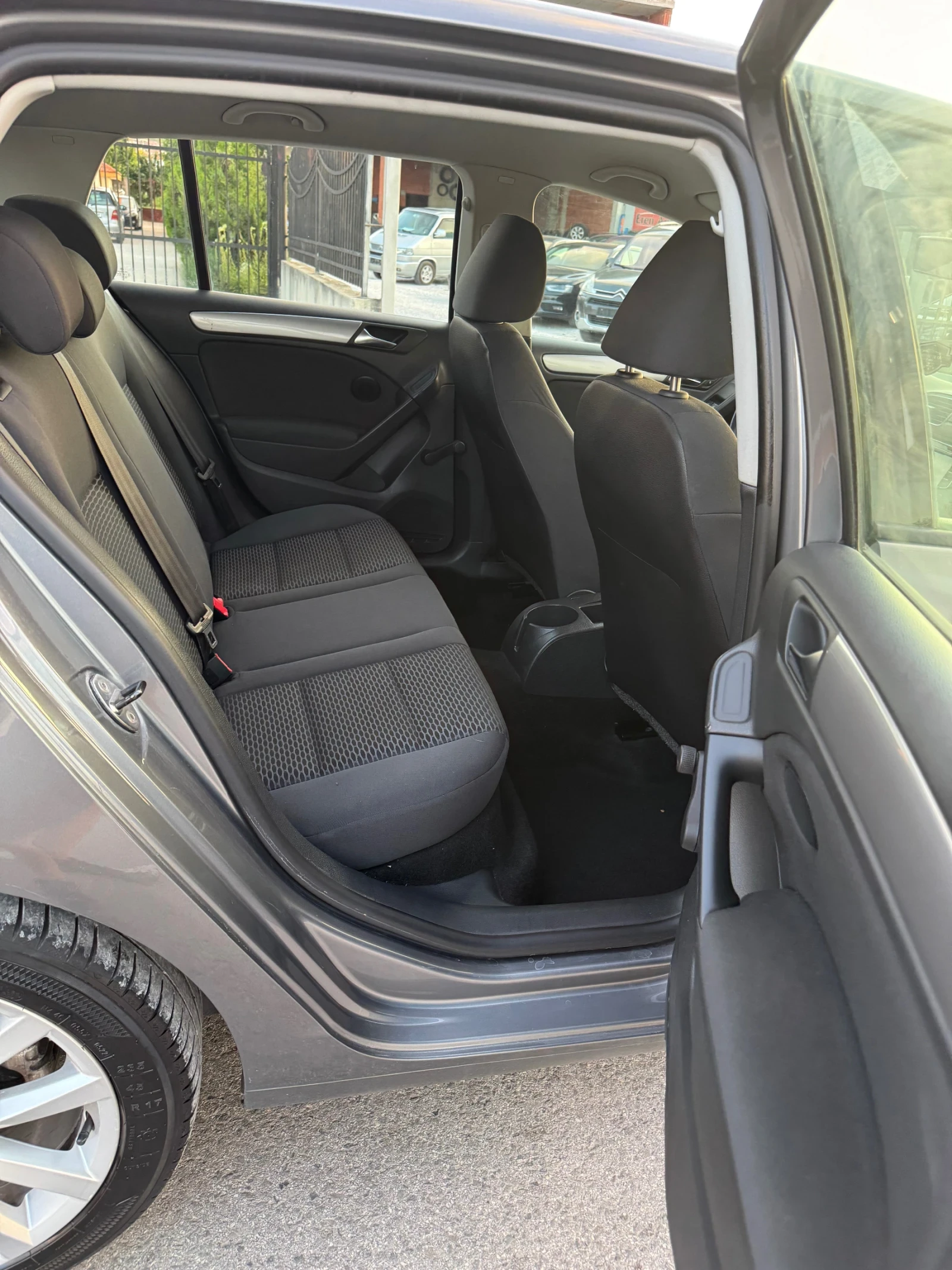VW Golf 1.6tdi Белгия - изображение 9