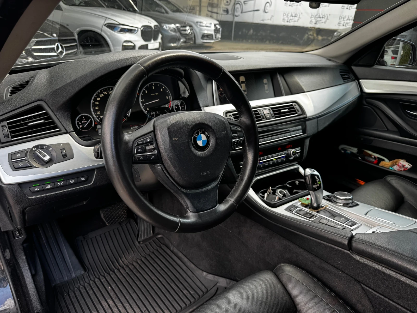 BMW 530 d xDrive LED PANO Keyless HUD Soft-close Обдухване - изображение 7