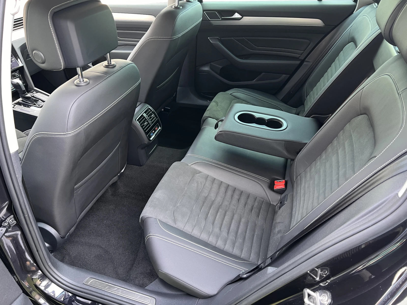 VW Passat Elegance/2.0TDI/150k.c./7AT/N1 - изображение 10