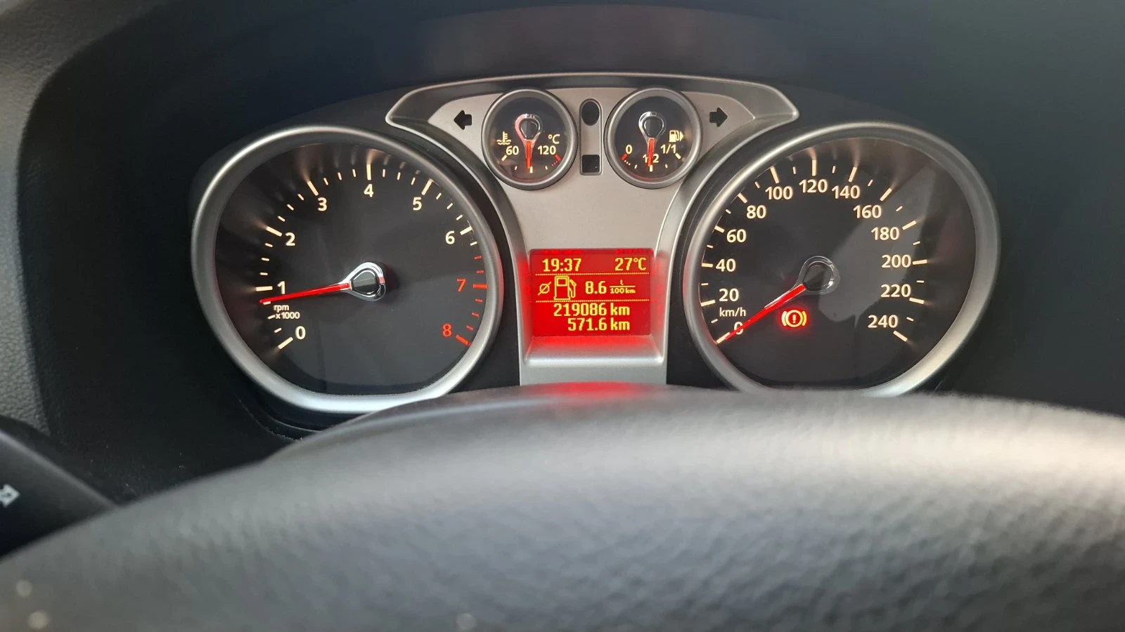 Ford Focus 1.8i - изображение 8