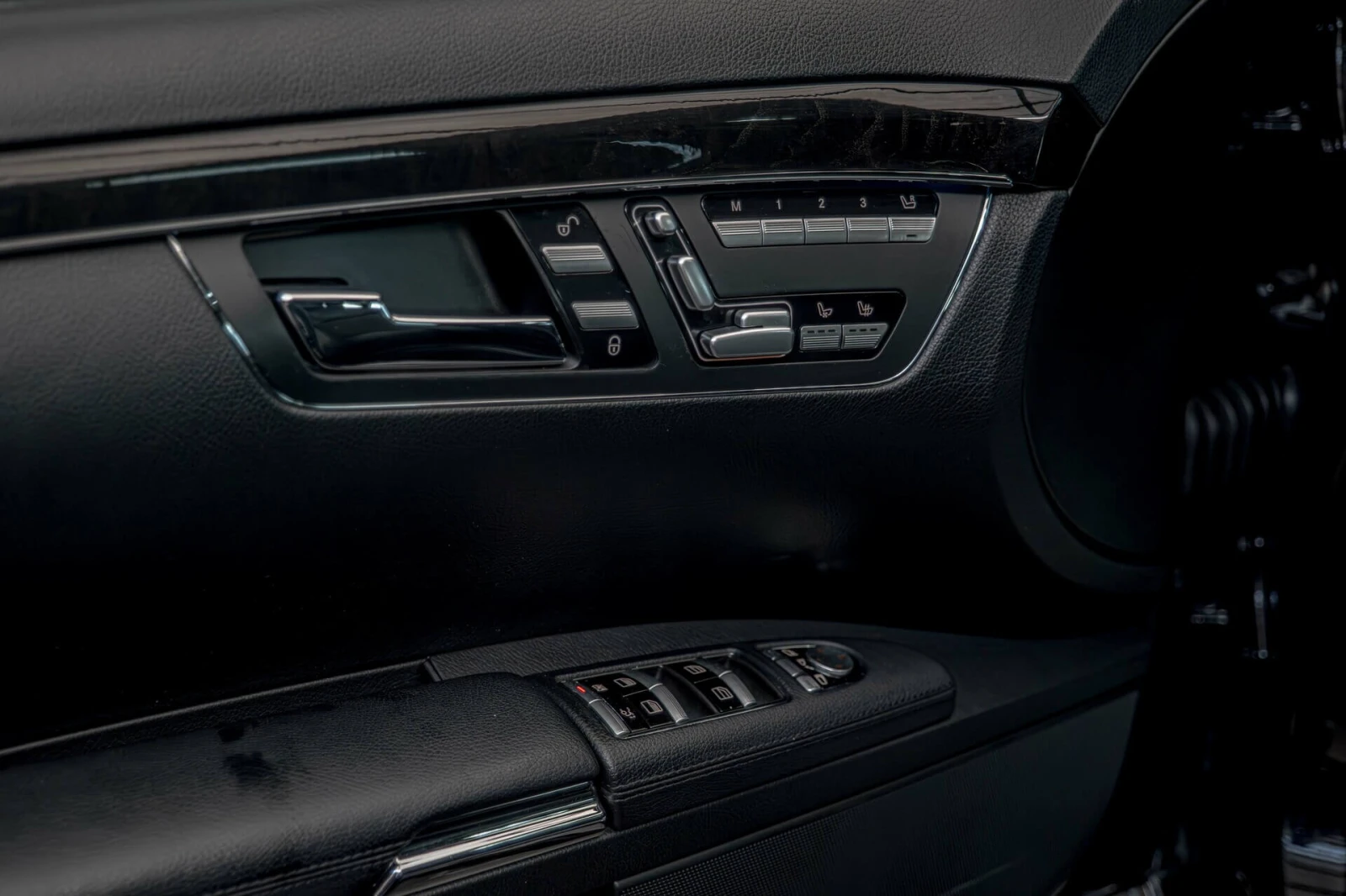 Mercedes-Benz S 350 AMG/4Matic/RSE/Massage/Камера/BiXenon/AirMatic, снимка 10 - Автомобили и джипове - 53998590