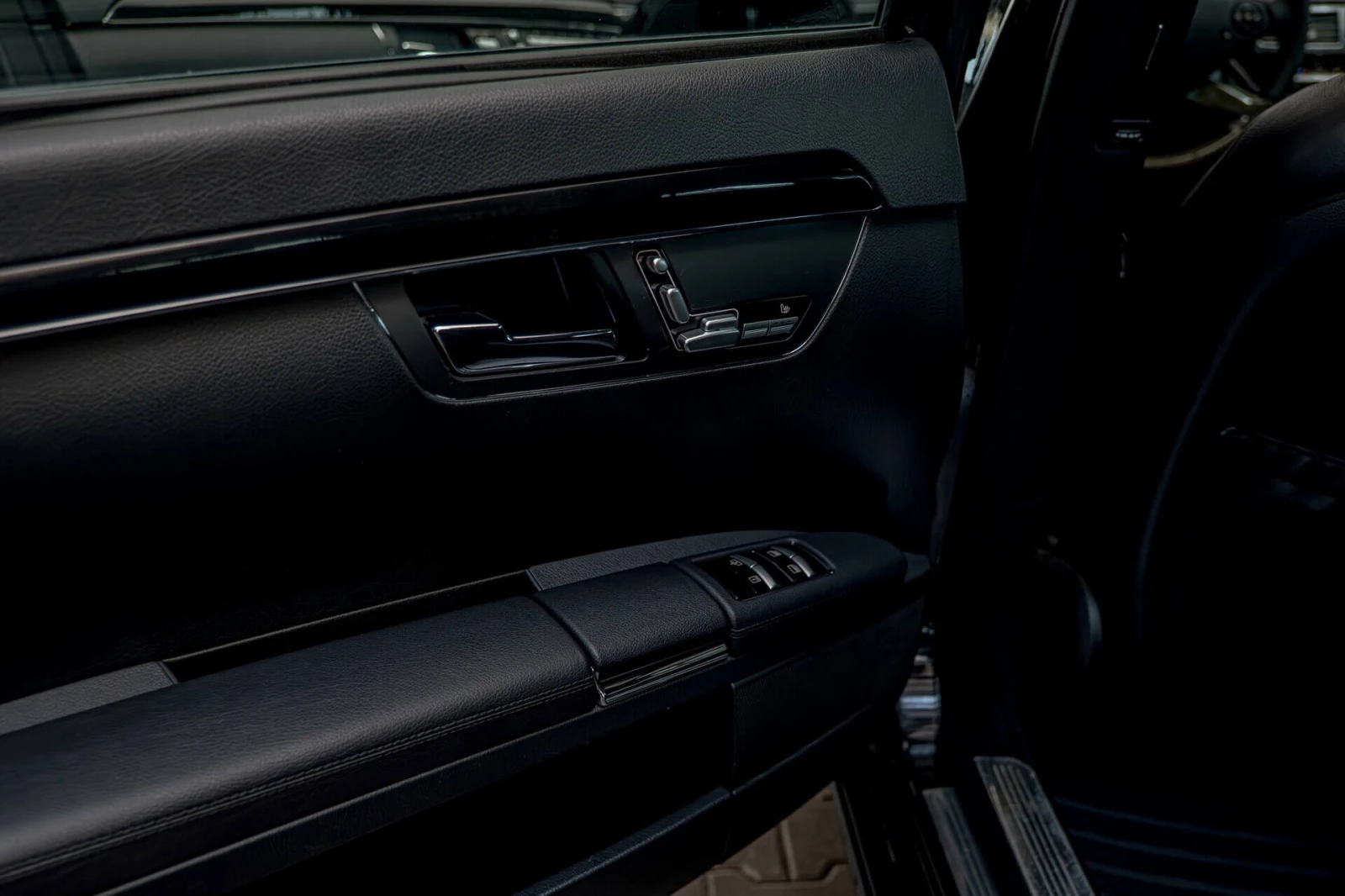 Mercedes-Benz S 350 AMG/4Matic/RSE/Massage/Камера/BiXenon/AirMatic, снимка 9 - Автомобили и джипове - 53998590