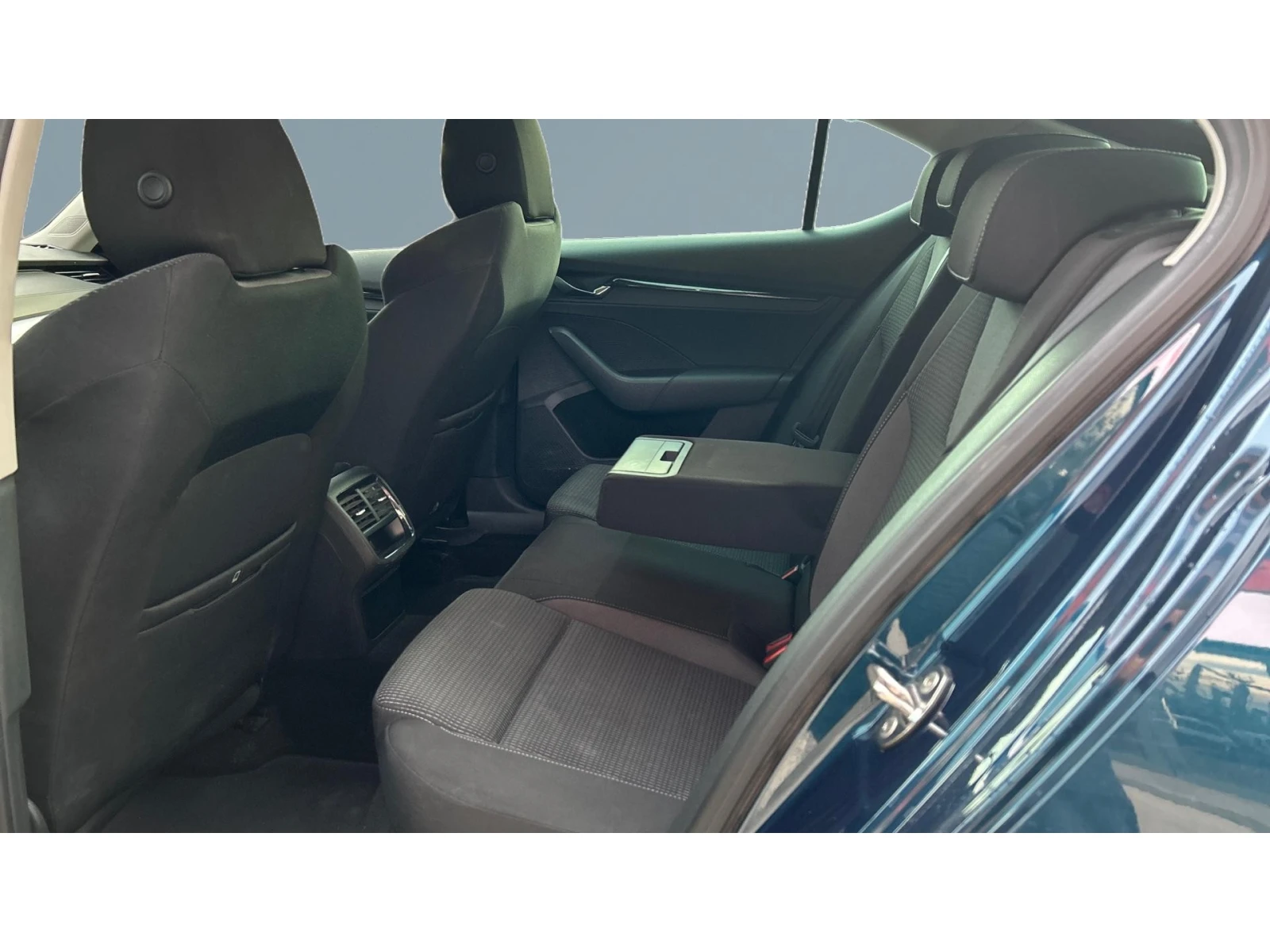 Skoda Octavia 2.0 TDi M/T, Месечна вноска от 199  , снимка 12 - Автомобили и джипове - 54001307