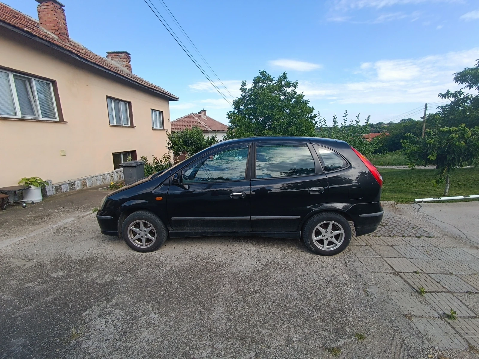 Nissan Almera tino, снимка 3 - Автомобили и джипове - 54889920