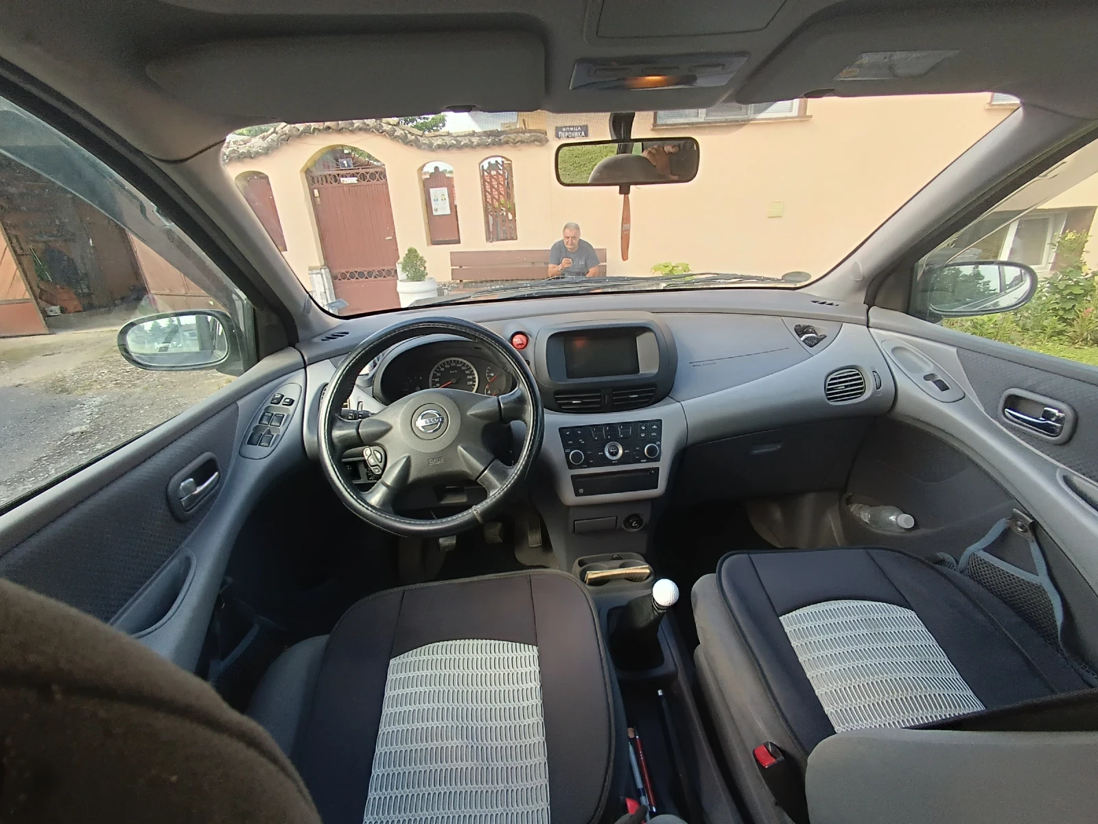 Nissan Almera tino, снимка 13 - Автомобили и джипове - 54889920