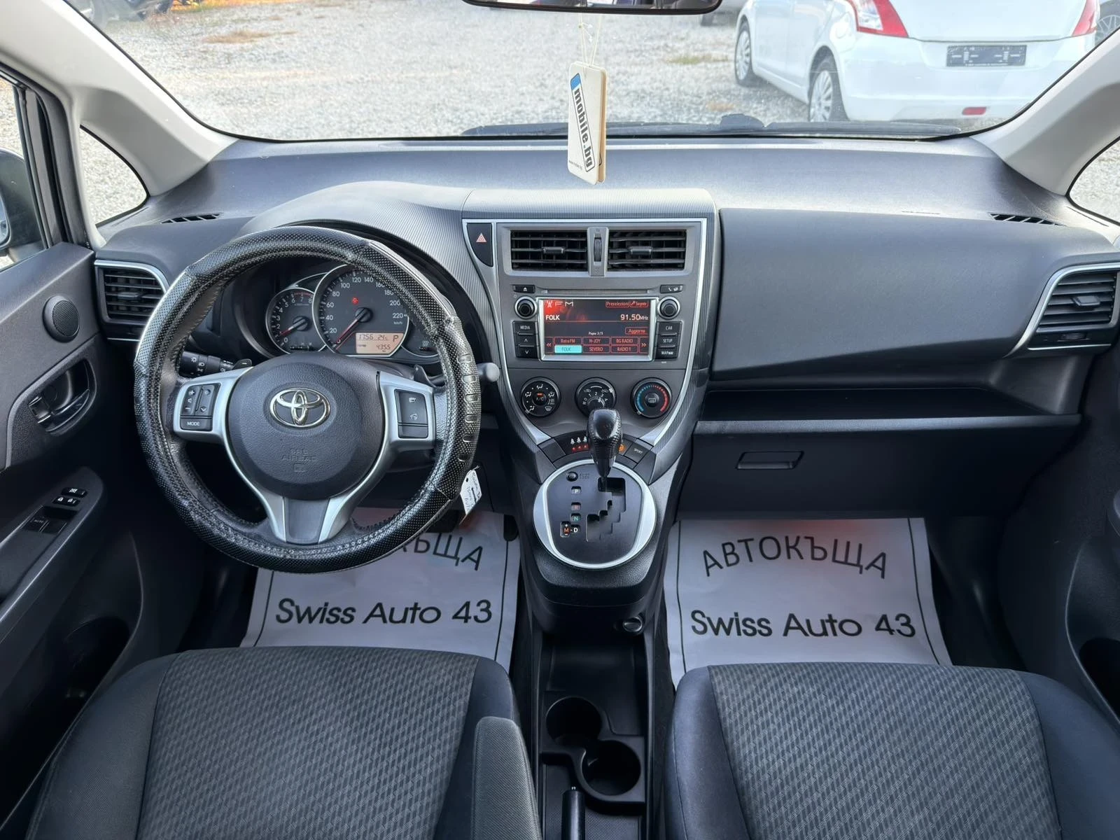 Toyota Verso S 1.3 VVT-i Automat, снимка 10 - Автомобили и джипове - 54974218