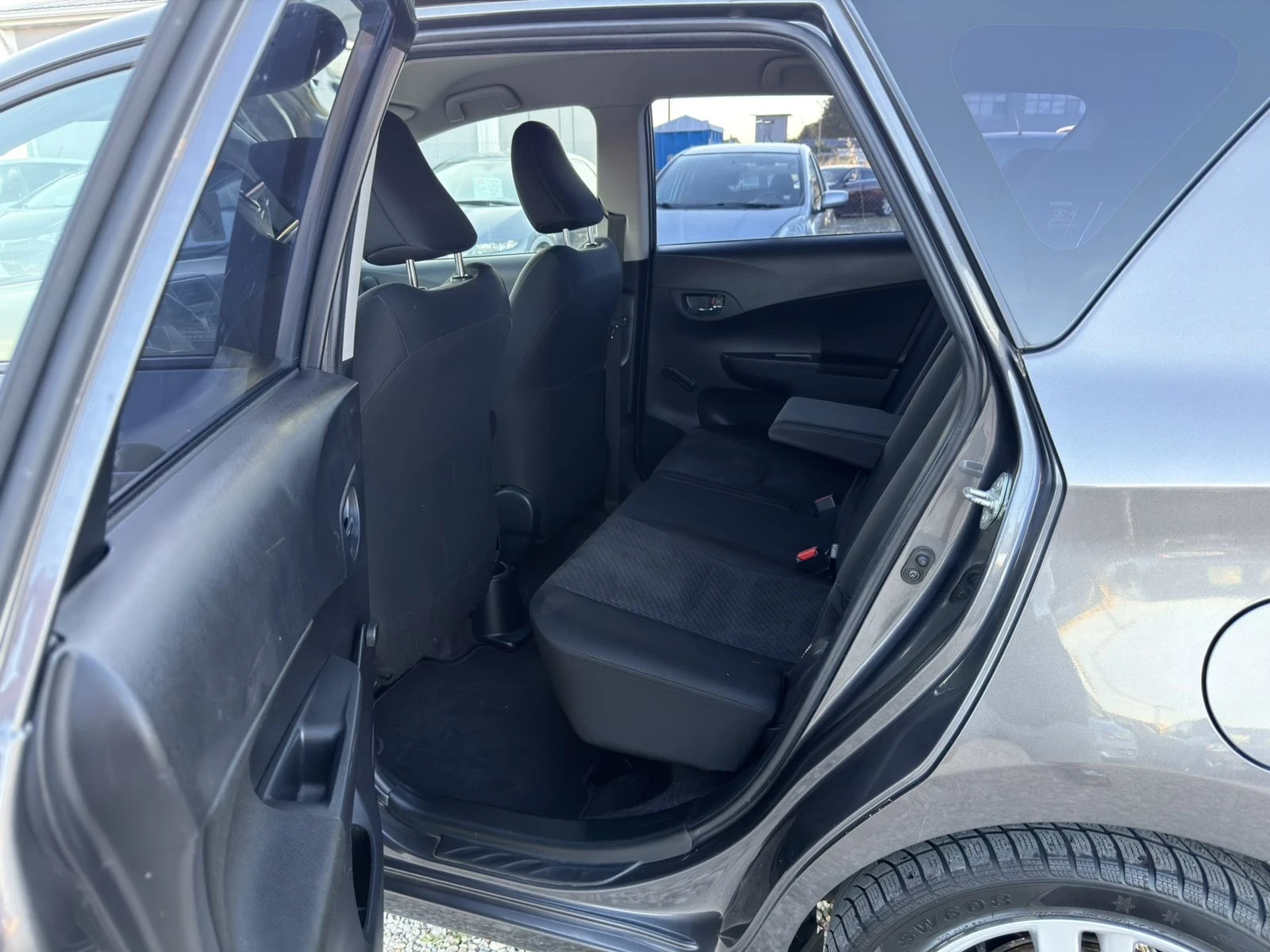 Toyota Verso S 1.3 VVT-i Automat, снимка 15 - Автомобили и джипове - 54974218