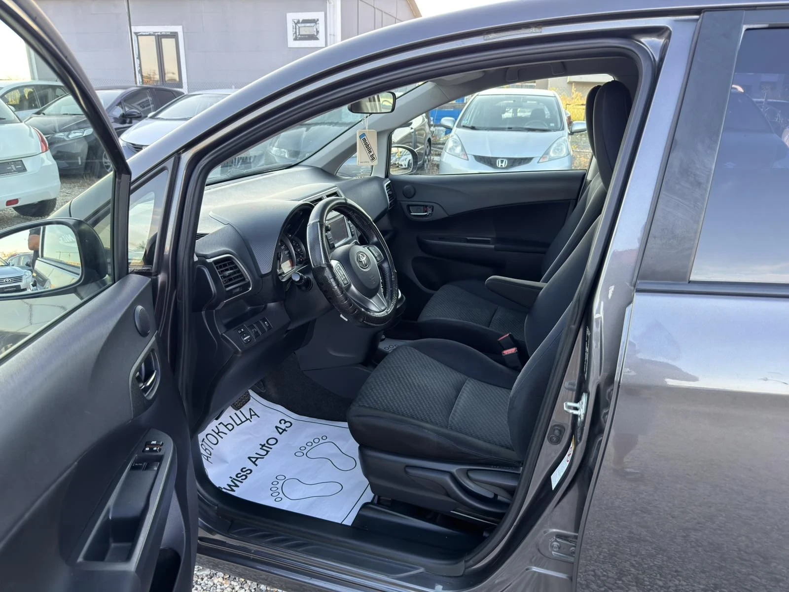 Toyota Verso S 1.3 VVT-i Automat, снимка 9 - Автомобили и джипове - 54974218