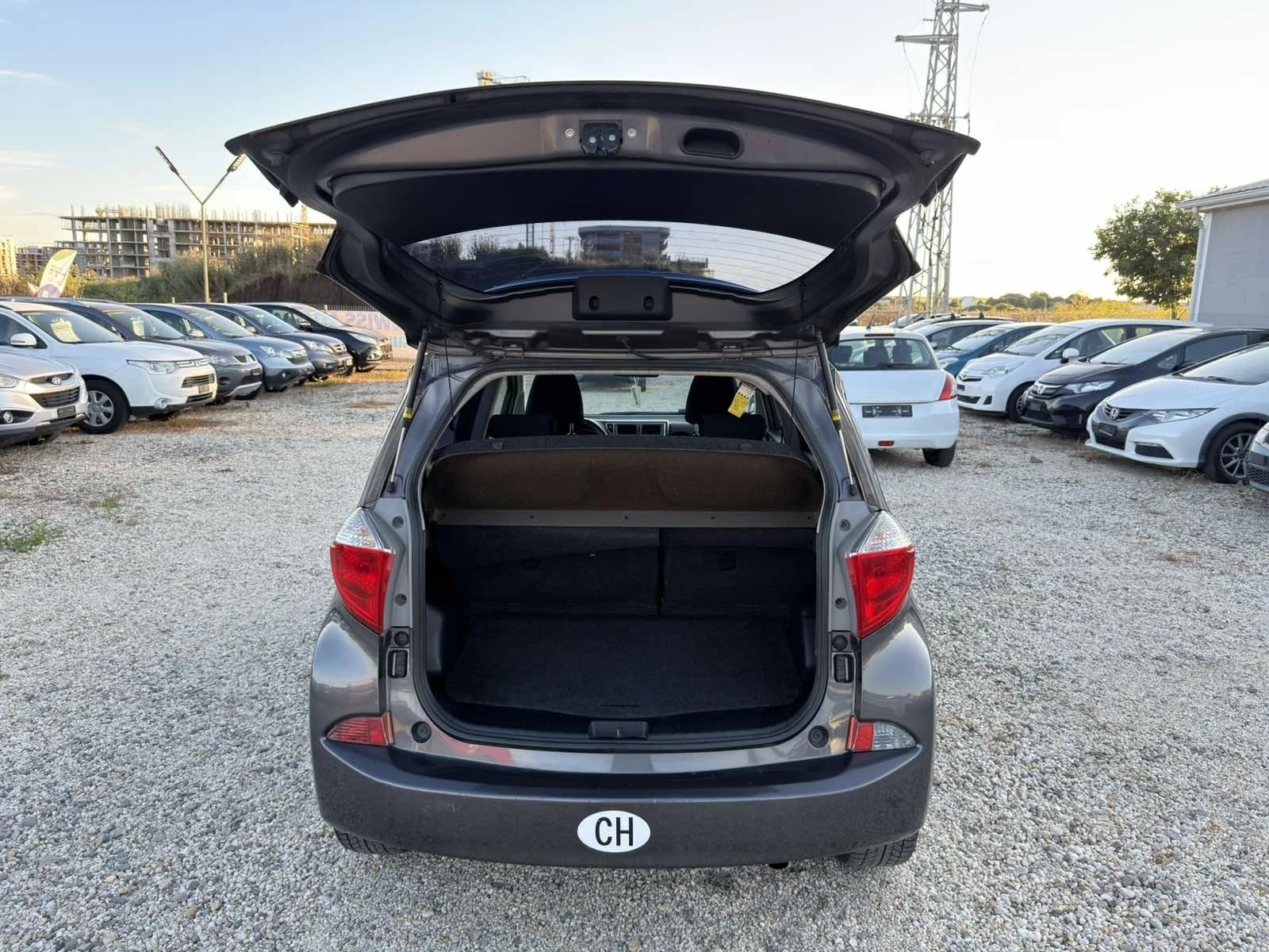 Toyota Verso S 1.3 VVT-i Automat, снимка 8 - Автомобили и джипове - 54974218