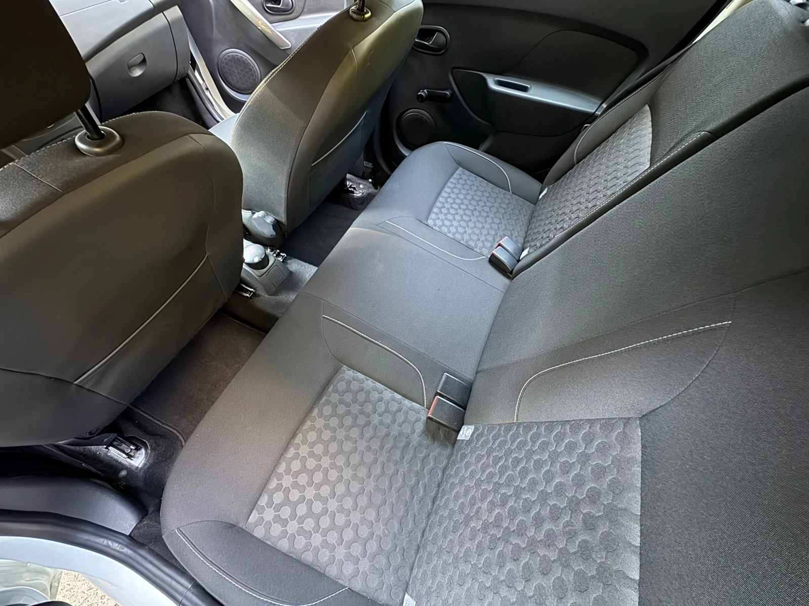 Dacia Sandero, снимка 6 - Автомобили и джипове - 55625647
