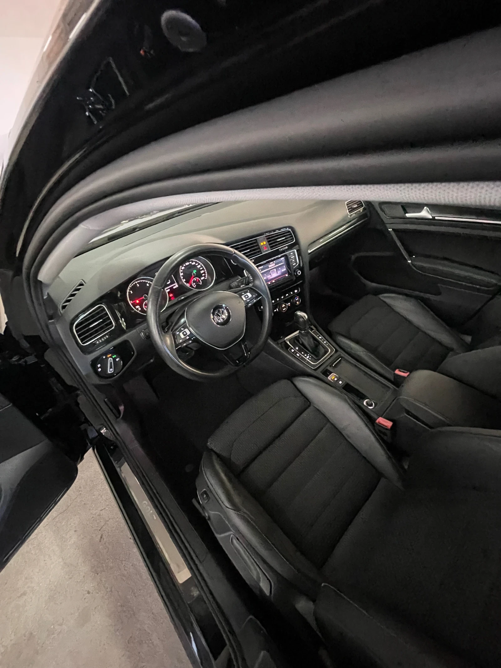 VW Golf 2.0Tdi/лед адаптив/дистр/подгрев/КАТО НОВА!!!, снимка 11 - Автомобили и джипове - 55961213