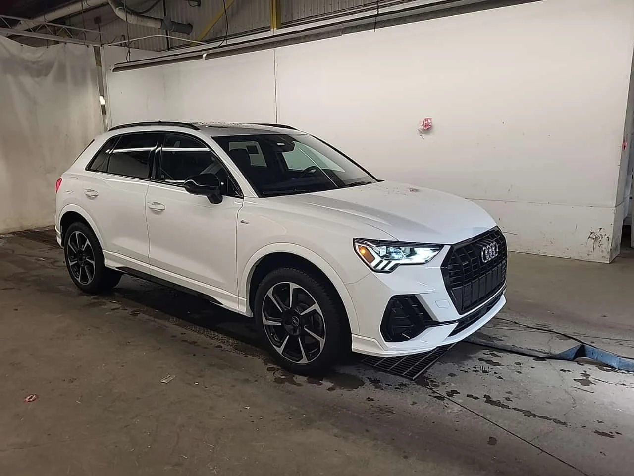 Audi Q3 S line//PROGRESSIV /CARFAX /Подгрев/Панорама/, снимка 3 - Автомобили и джипове - 53880488