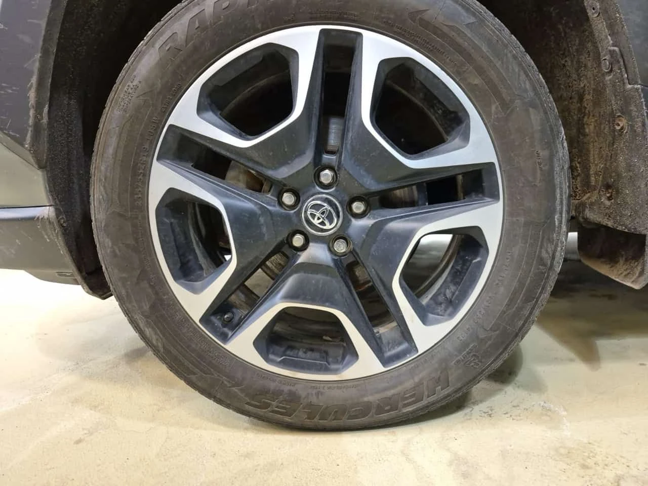 Toyota Rav4 * TRAIL * 2 БРОЯ ГУМИ* 3 КЛЮЧА* ПАНОРАМА* ПОДГРЕВИ, снимка 6 - Автомобили и джипове - 53946809