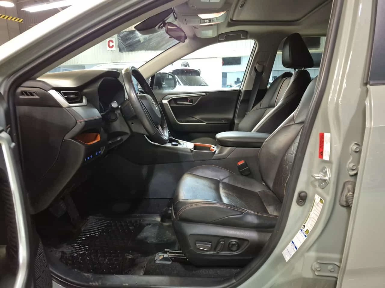 Toyota Rav4 * TRAIL * 2 БРОЯ ГУМИ* 3 КЛЮЧА* ПАНОРАМА* ПОДГРЕВИ, снимка 7 - Автомобили и джипове - 53946809