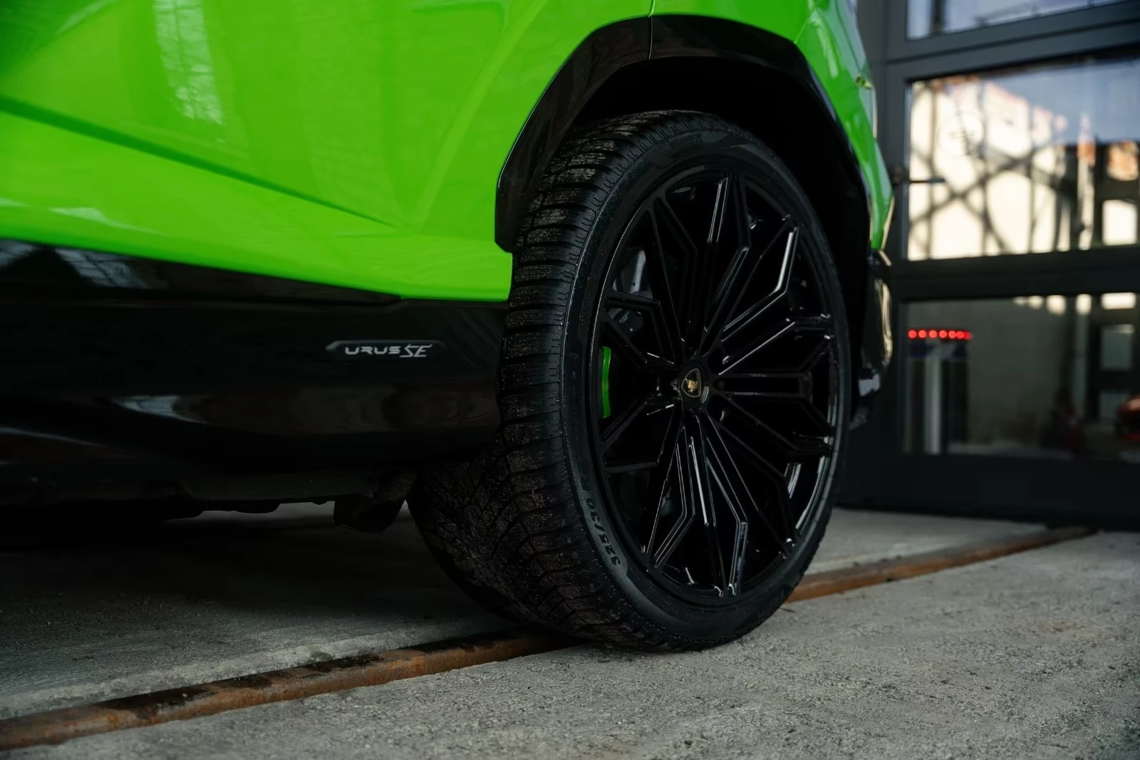 Lamborghini Urus SE / FACELIFT / PLUG-IN / 3D B&O / PANO / HEAD UP/, снимка 3 - Автомобили и джипове - 54364892