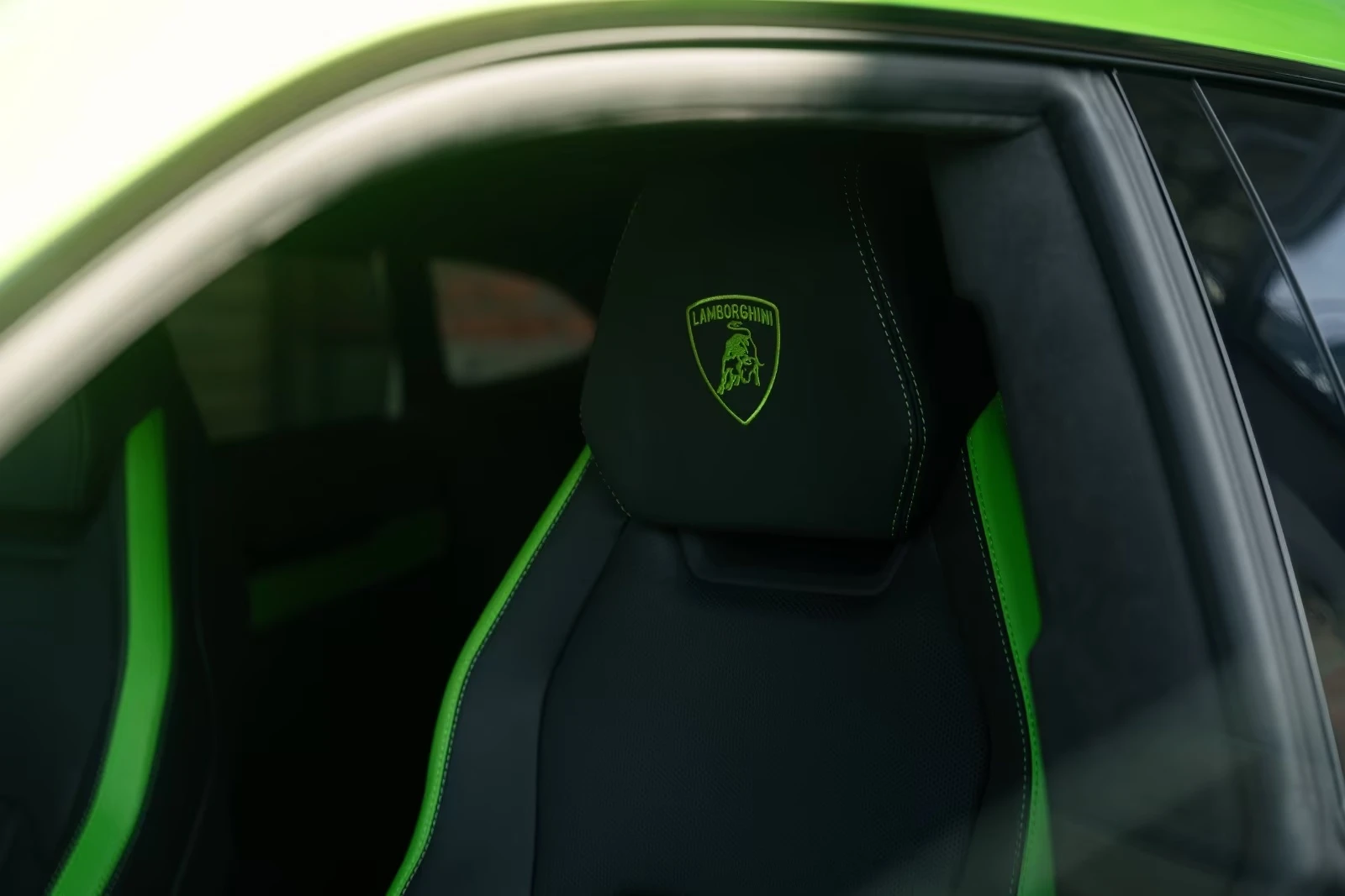 Lamborghini Urus SE / FACELIFT / PLUG-IN / 3D B&O / PANO / HEAD UP/, снимка 4 - Автомобили и джипове - 54364892