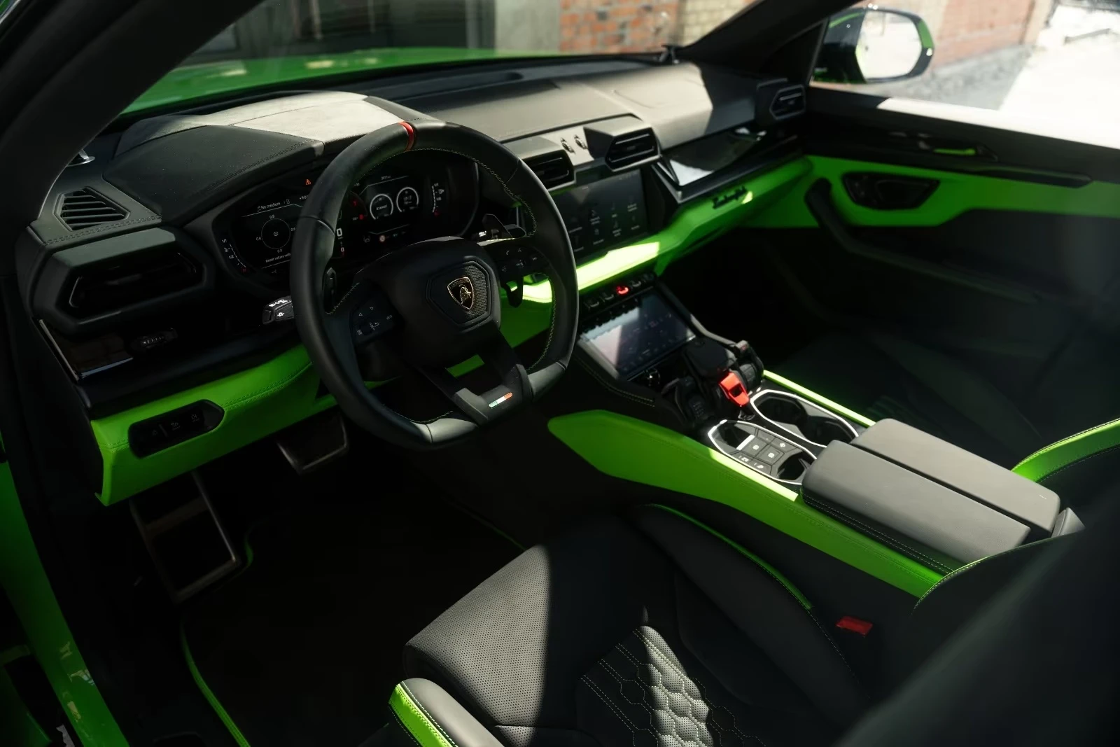 Lamborghini Urus SE / FACELIFT / PLUG-IN / 3D B&O / PANO / HEAD UP/, снимка 5 - Автомобили и джипове - 54364892