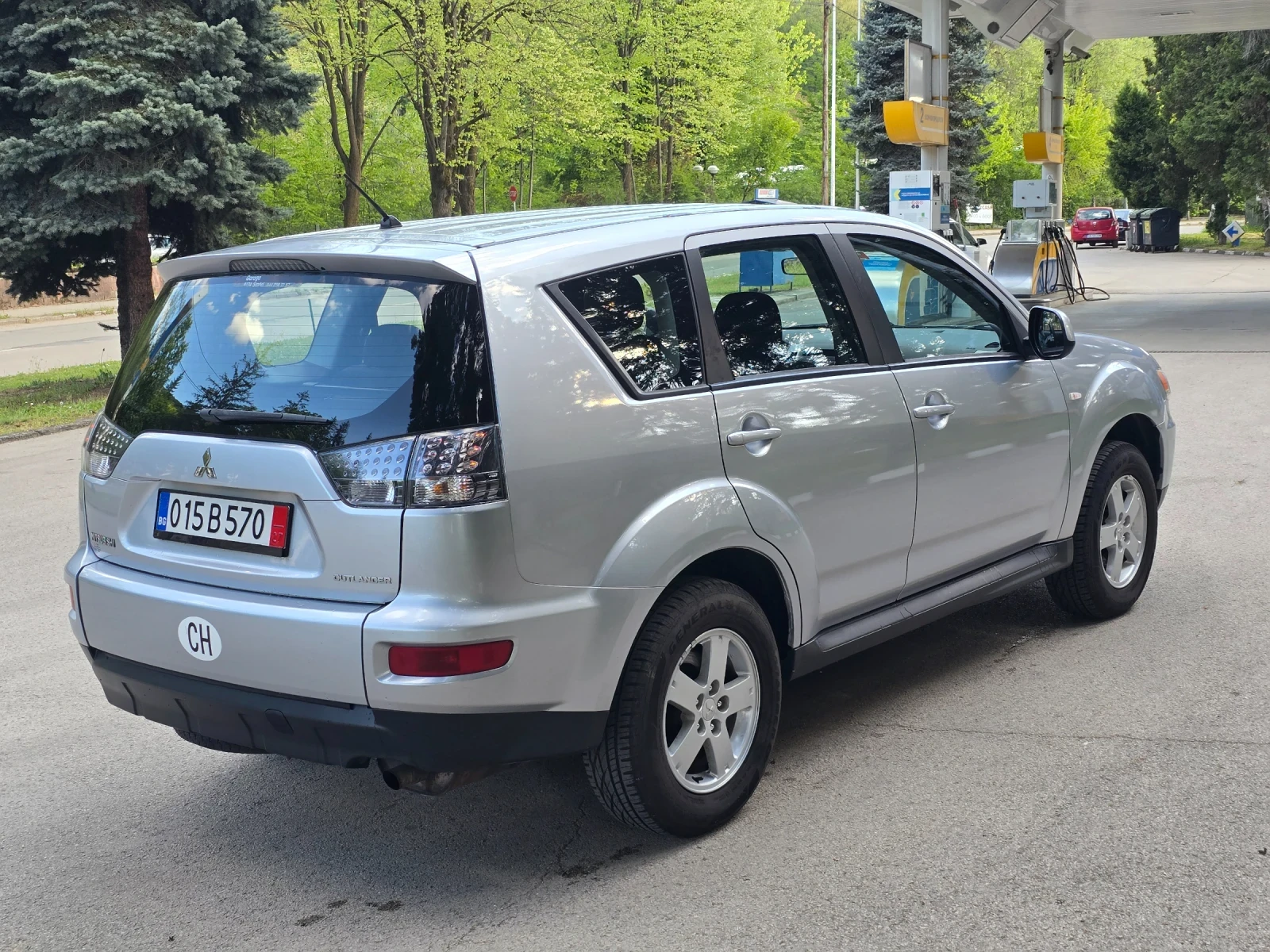 Mitsubishi Outlander 2.0i ШВЕЙЦАРИЯ , снимка 5 - Автомобили и джипове - 54503254