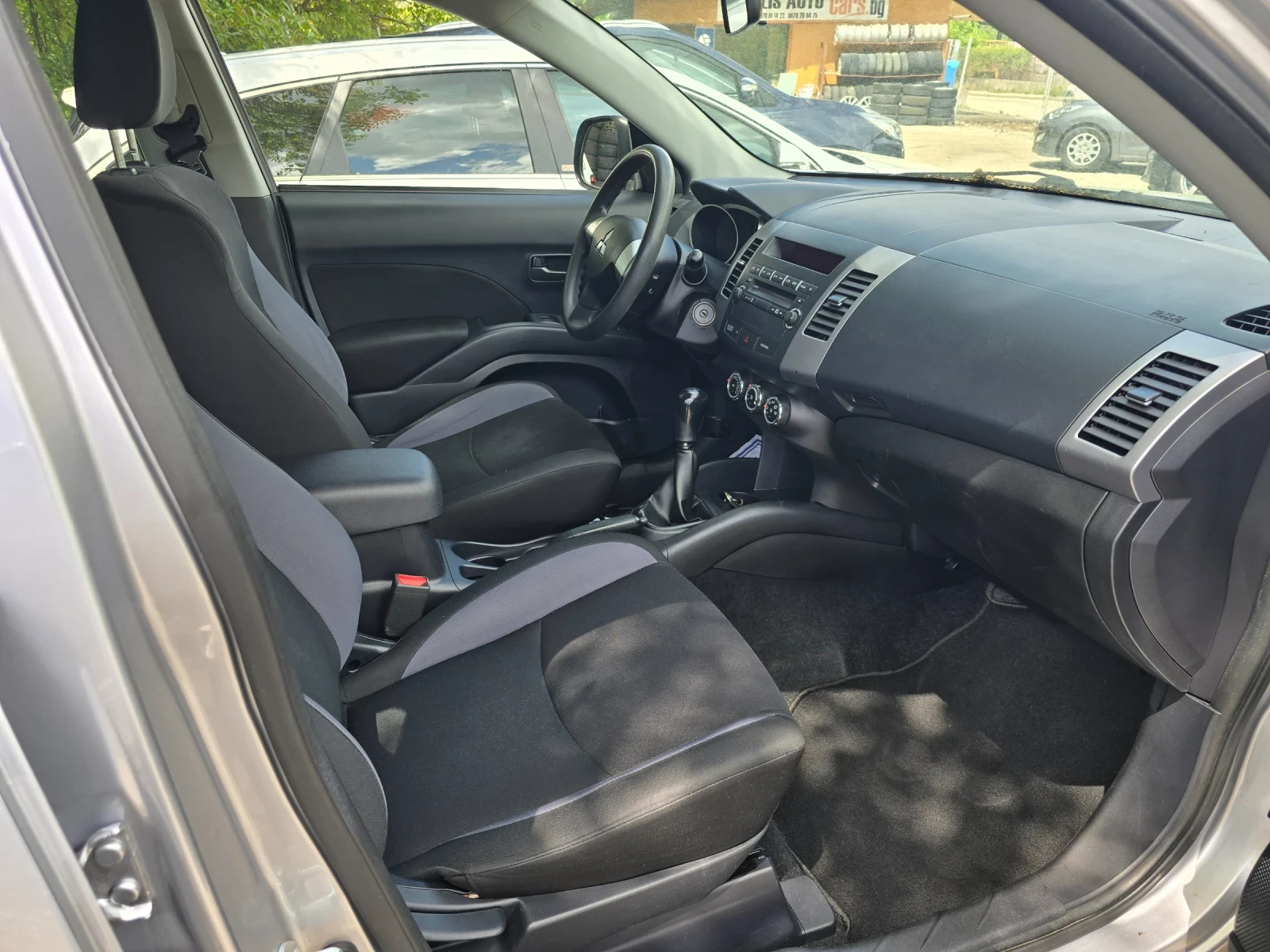 Mitsubishi Outlander 2.0i ШВЕЙЦАРИЯ , снимка 14 - Автомобили и джипове - 54503254
