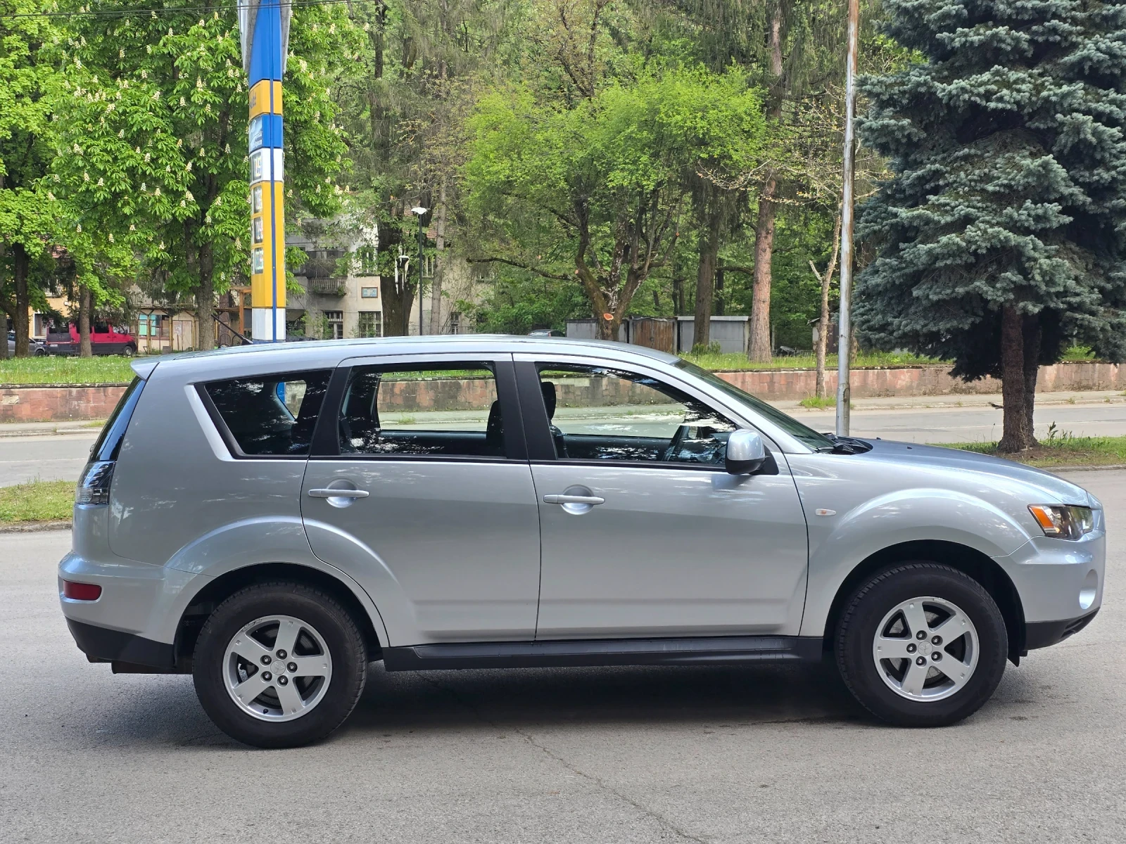 Mitsubishi Outlander 2.0i ШВЕЙЦАРИЯ , снимка 4 - Автомобили и джипове - 54503254