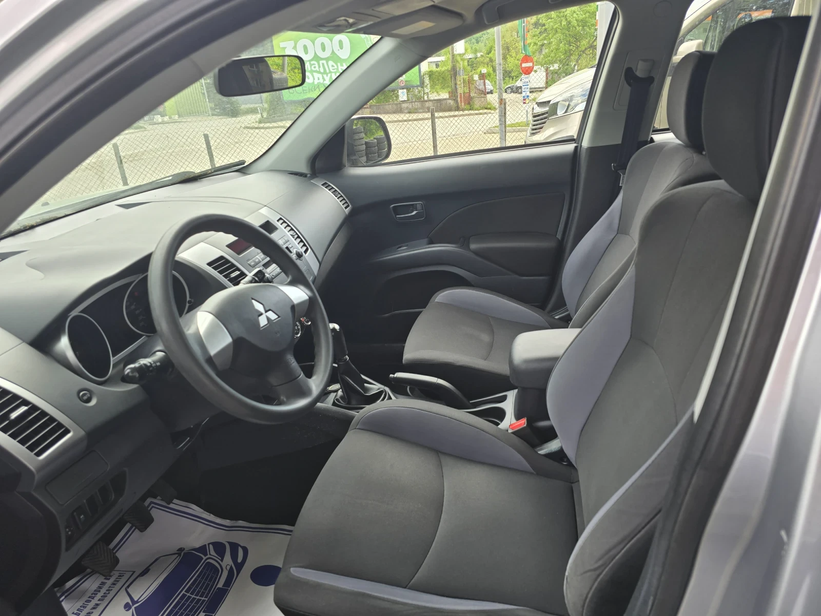 Mitsubishi Outlander 2.0i ШВЕЙЦАРИЯ , снимка 12 - Автомобили и джипове - 54503254