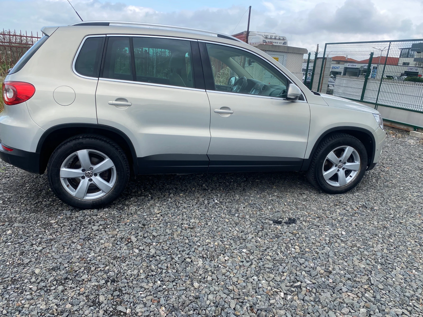 VW Tiguan 2.0  185хил. Кожа, снимка 3 - Автомобили и джипове - 54645544