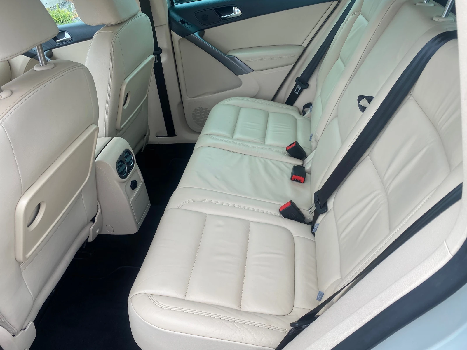 VW Tiguan 2.0  185хил. Кожа, снимка 13 - Автомобили и джипове - 54645544