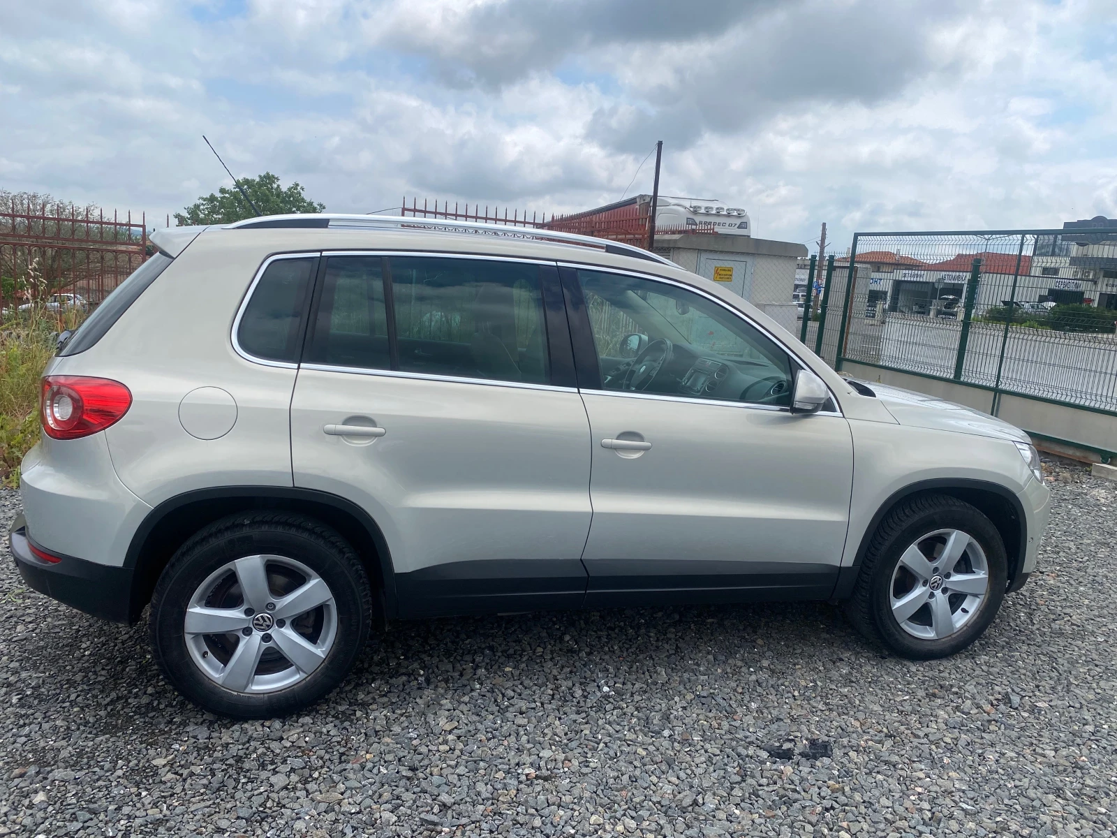 VW Tiguan 2.0  185хил. Кожа, снимка 7 - Автомобили и джипове - 54645544
