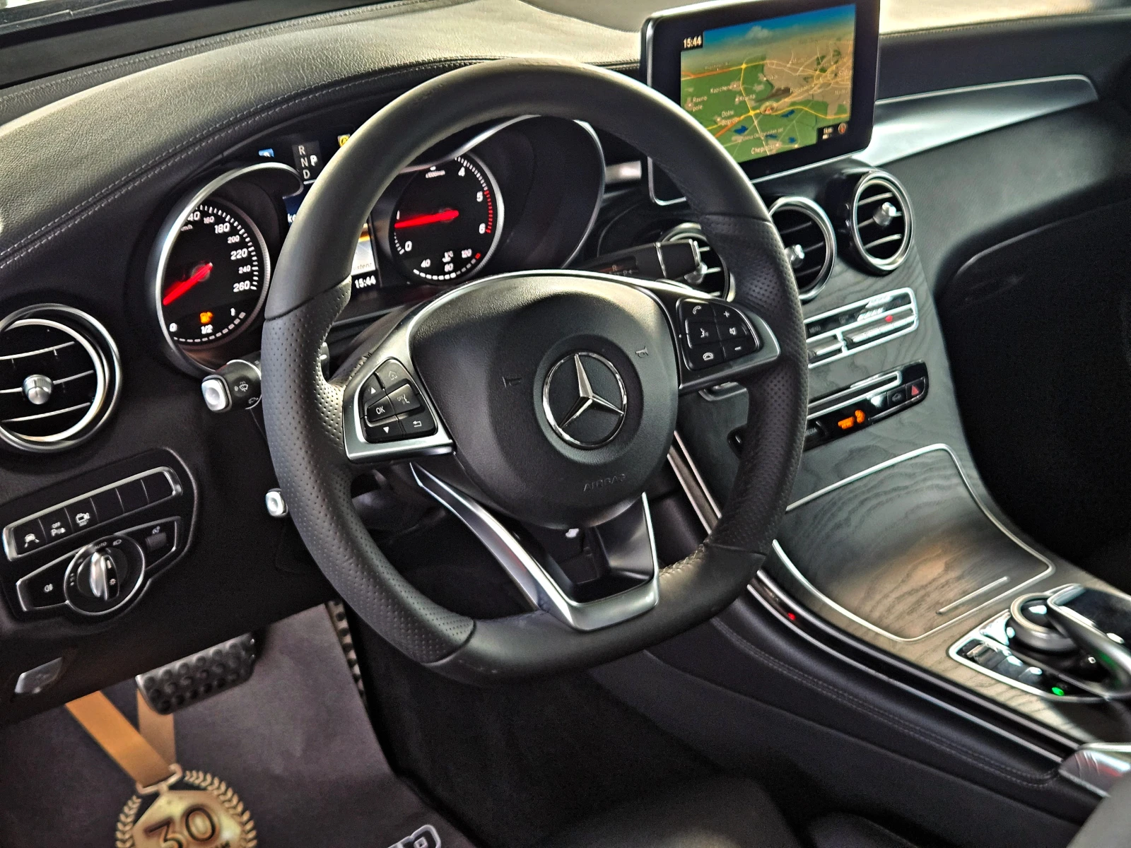 Mercedes-Benz GLC 250 AMG/GERMANY/360CAMERA/PANO/AIR/AMBI/LINE ASSYS/LIZ, снимка 11 - Автомобили и джипове - 55717126