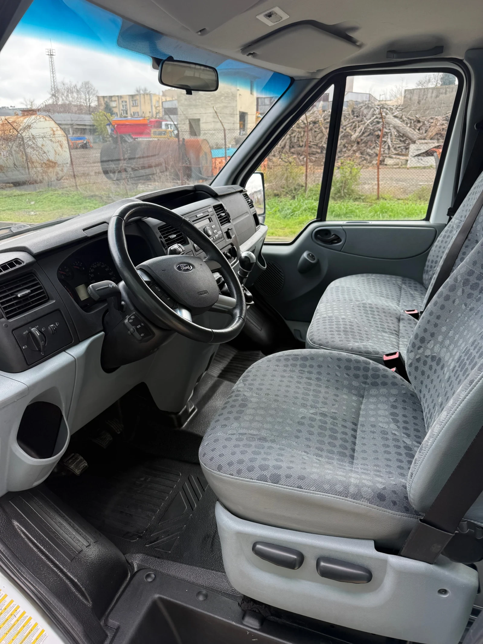 Ford Transit 2.2 - изображение 8