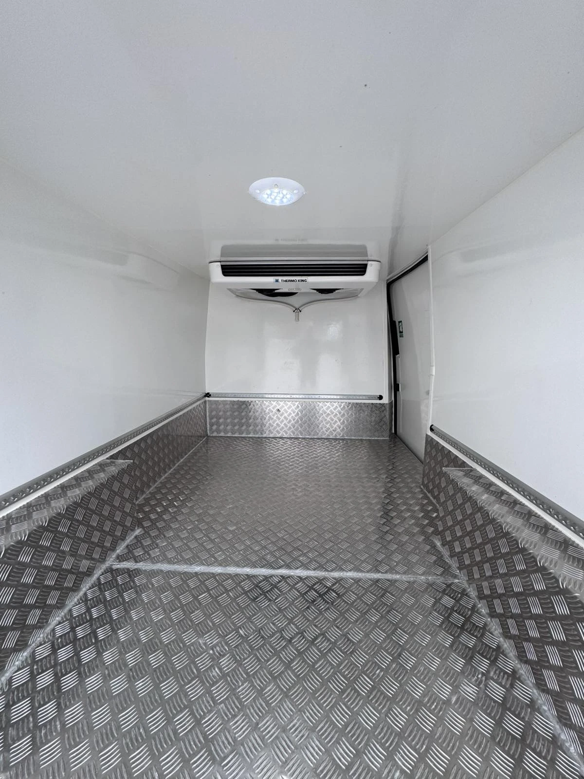 VW Transporter Т6.1 Хладилен, снимка 10 - Бусове и автобуси - 54329291