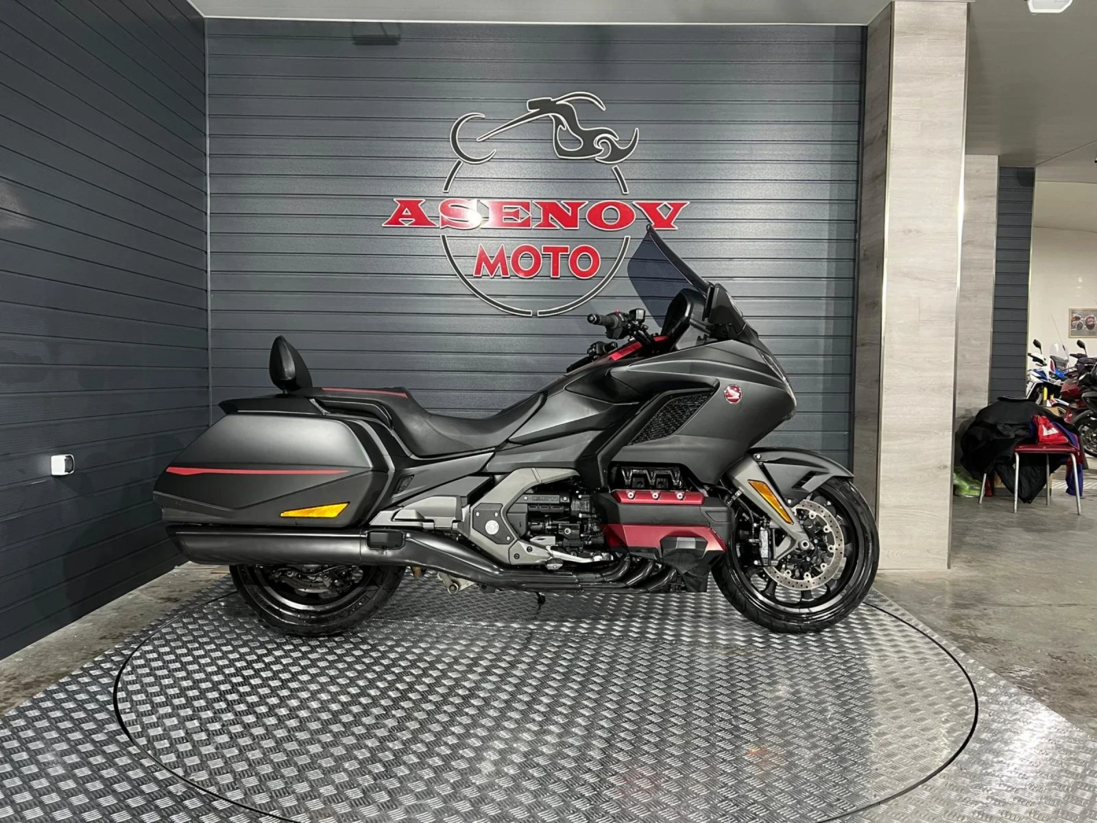 Honda Gold Wing DCT LIMITED EDITION 2020 SILVER SATIN - изображение 6