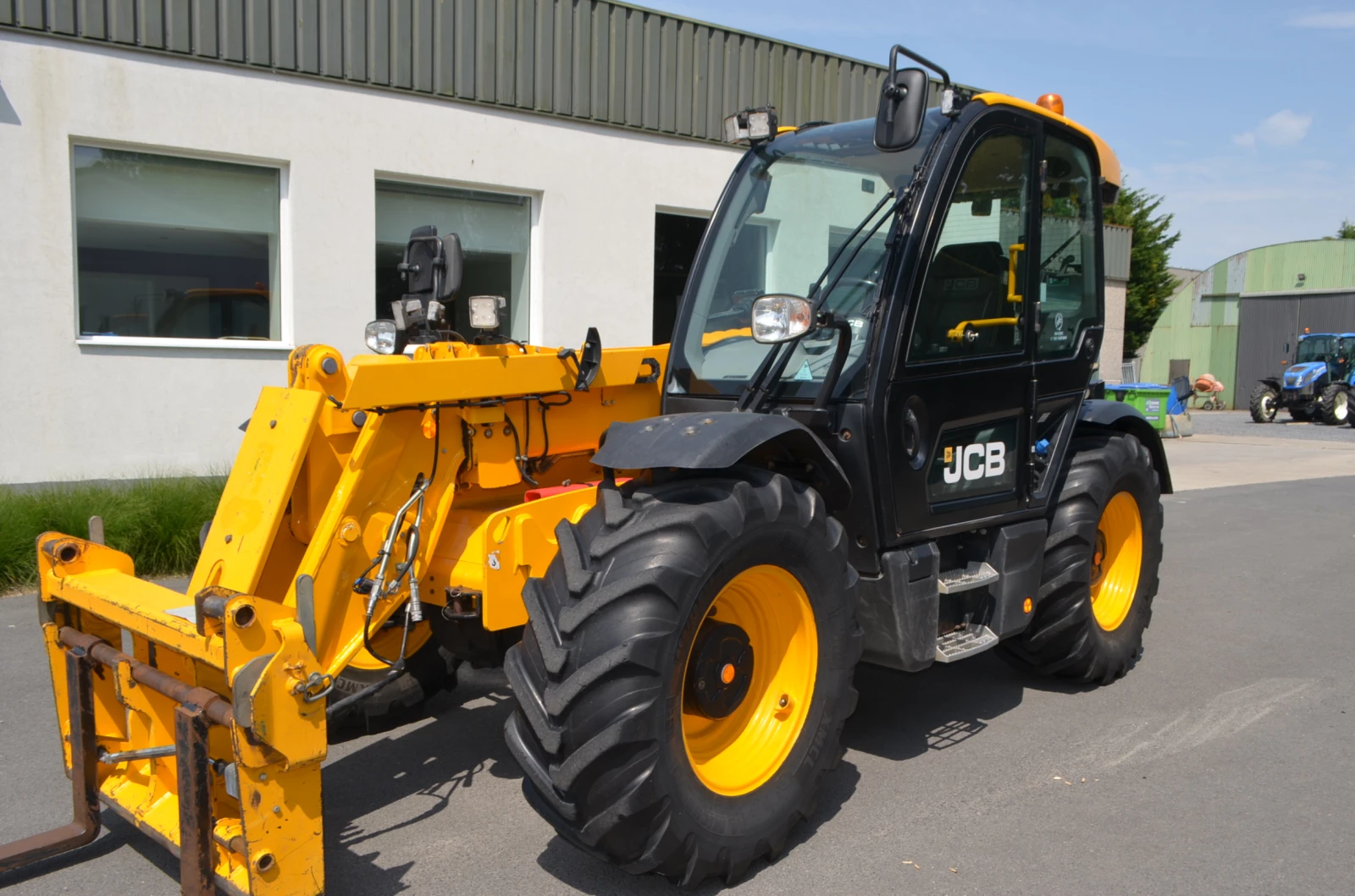 Телескопичен товарач JCB 532-70 Agri Super - изображение 6