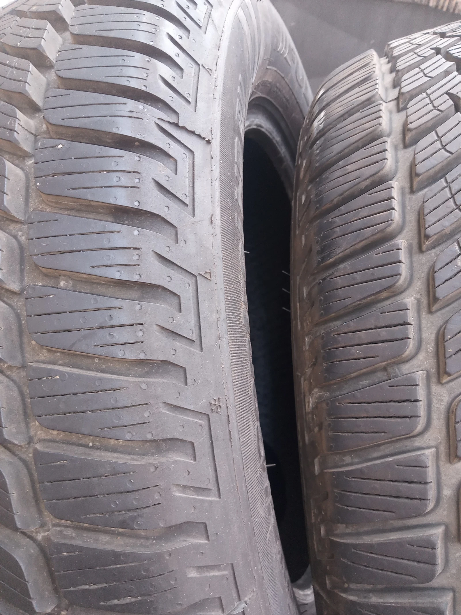 Гуми Зимни 215/60R16, снимка 3 - Гуми и джанти - 53975301