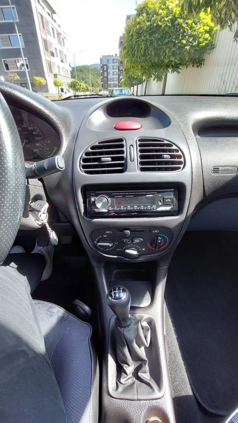 Peugeot 206 1.1i, снимка 4 - Автомобили и джипове - 47315037