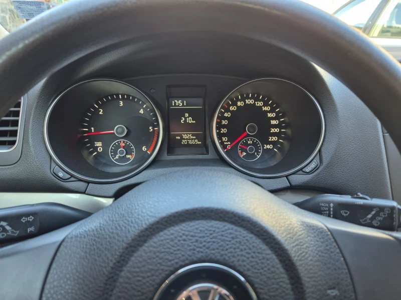 VW Golf 2.0 tdi * High line* , снимка 10 - Автомобили и джипове - 47315845