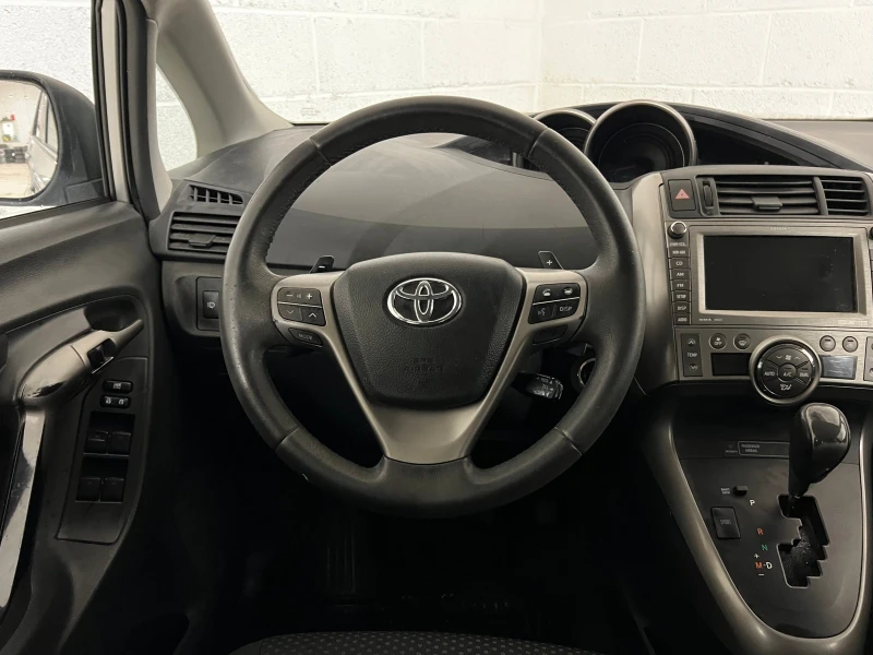 Toyota Verso Panorama, Keyless, снимка 9 - Автомобили и джипове - 49362535