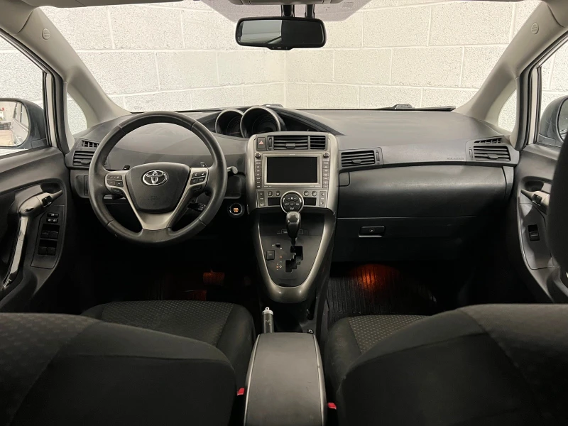 Toyota Verso Panorama, Keyless, снимка 8 - Автомобили и джипове - 49362535